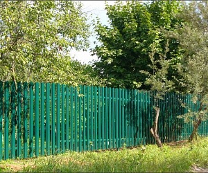 Забор из металлического штакетника Коммунары