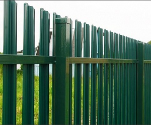 Забор из металлического штакетника Павлово
