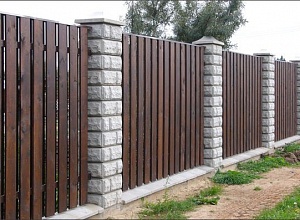 Забор из металлического штакетника Сиверский
