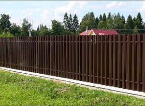 Забор из металлического штакетника Новоселье