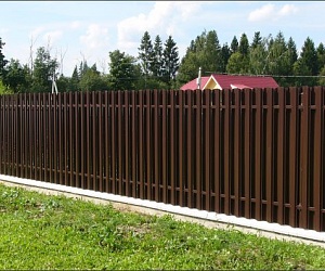 Забор из металлического штакетника Новоселье