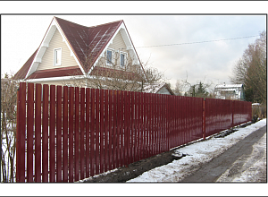 Забор из металлического штакетника Советский