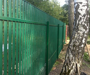 Забор из металлического штакетника Мины