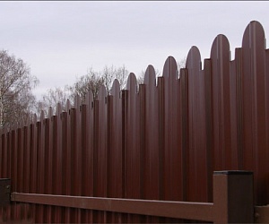 Забор из металлического штакетника Никольское