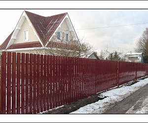Забор из металлического штакетника Советский