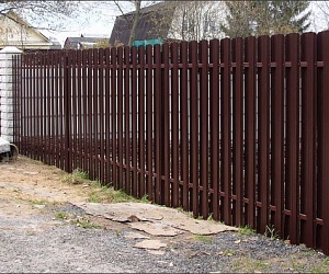 Забор из металлического штакетника Борисова Грива