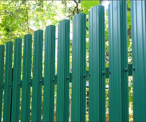 Забор из металлического штакетника Новое Девяткино